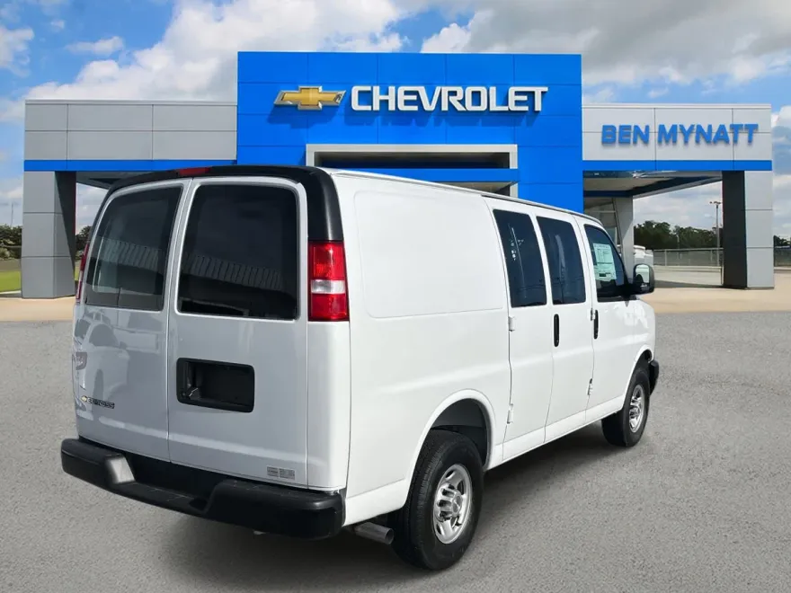 2025 Chevrolet Express Cargo 2500 photo 1