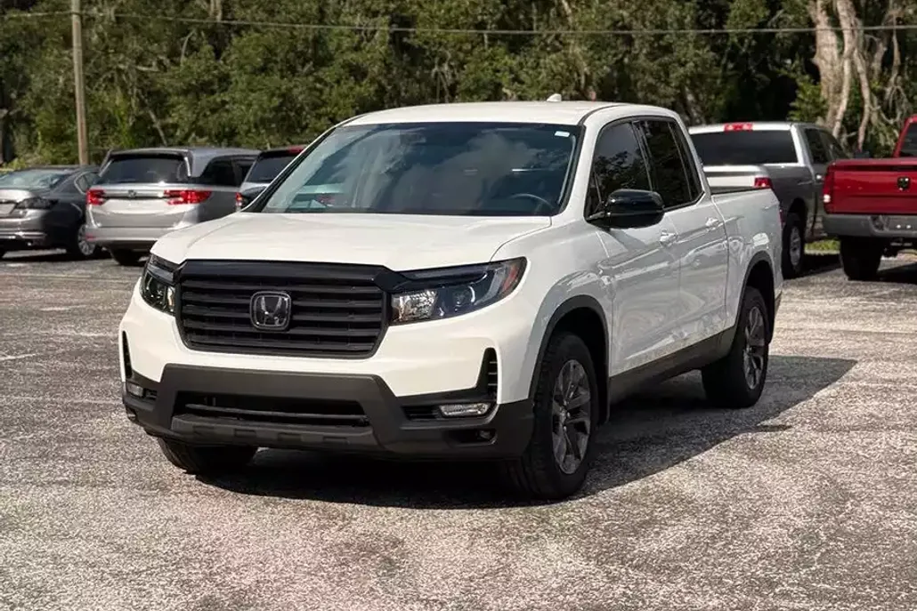2021 Honda Ridgeline Sport photo 1