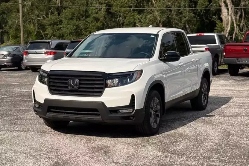 2021 Honda Ridgeline Sport photo 1