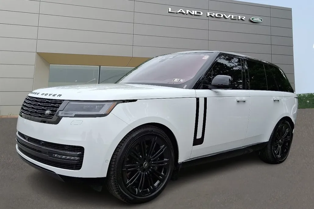 2023 Land Rover Range Rover SE photo 1