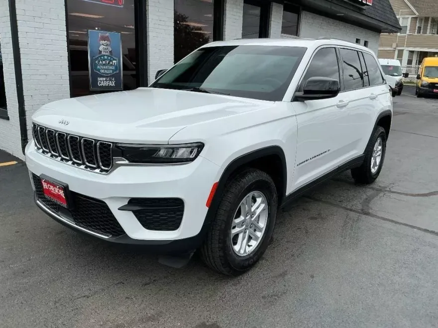 2023 Jeep Grand Cherokee Laredo photo 1