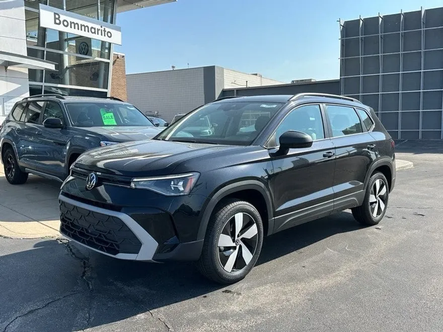2025 Volkswagen Taos S photo 1