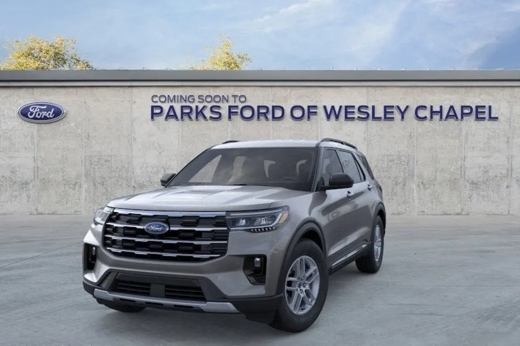 2025 Ford Explorer photo 1
