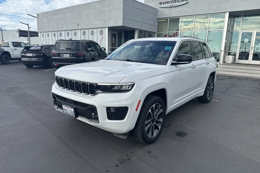 2023 Jeep Grand Cherokee Overland photo 1