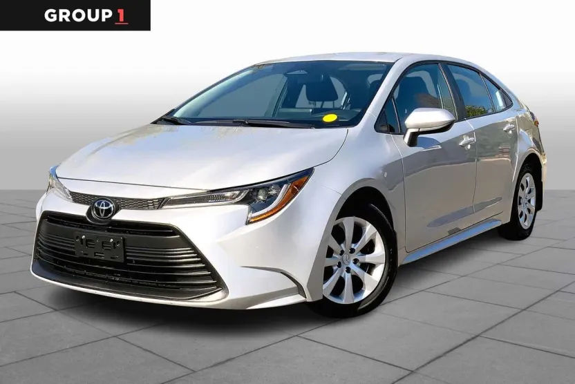 2024 Toyota Corolla LE photo 1