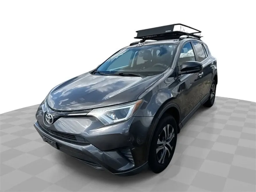 2016 Toyota RAV4 LE photo 1