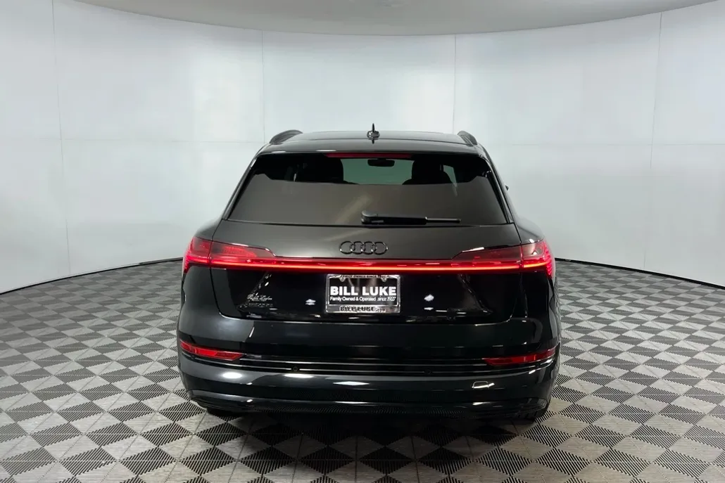 2023 Audi e-tron Premium photo 1