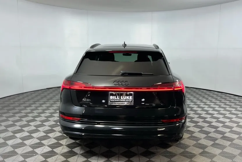 2023 Audi e-tron Premium photo 1