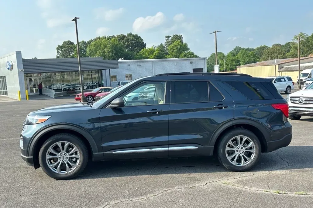 2022 Ford Explorer XLT photo 1