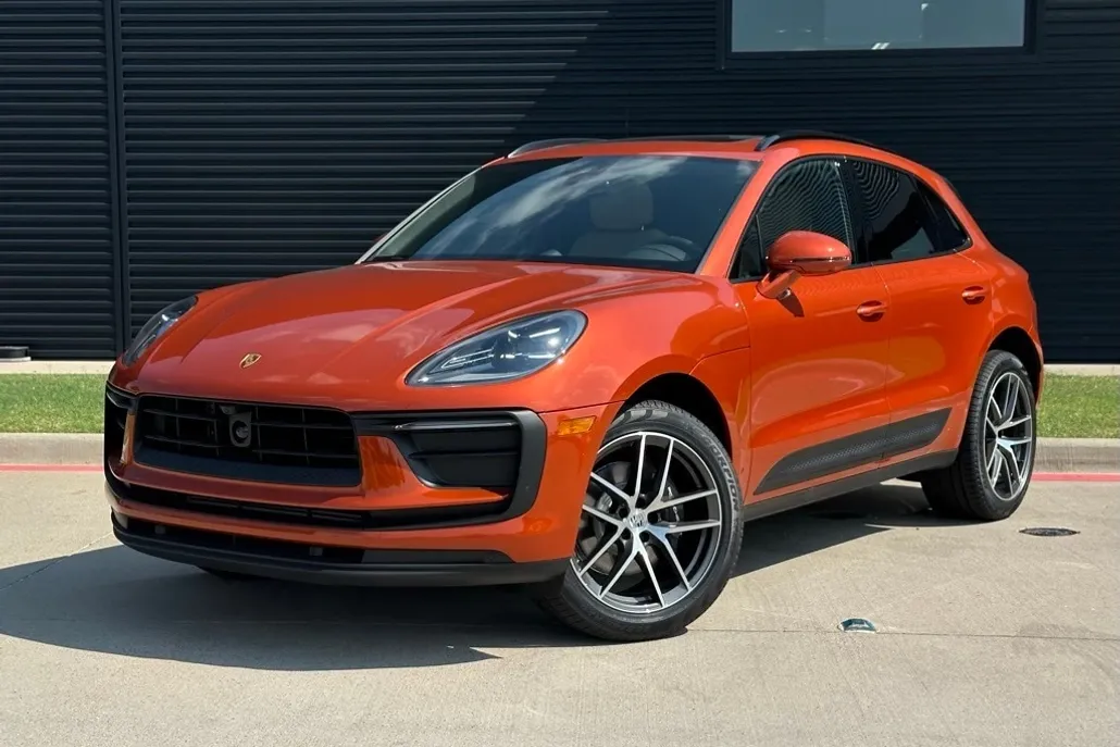 2025 Porsche Macan T photo 1