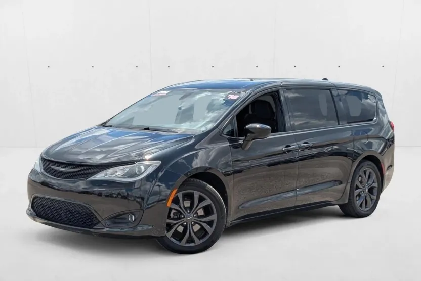 2018 Chrysler Pacifica Touring Plus photo 1