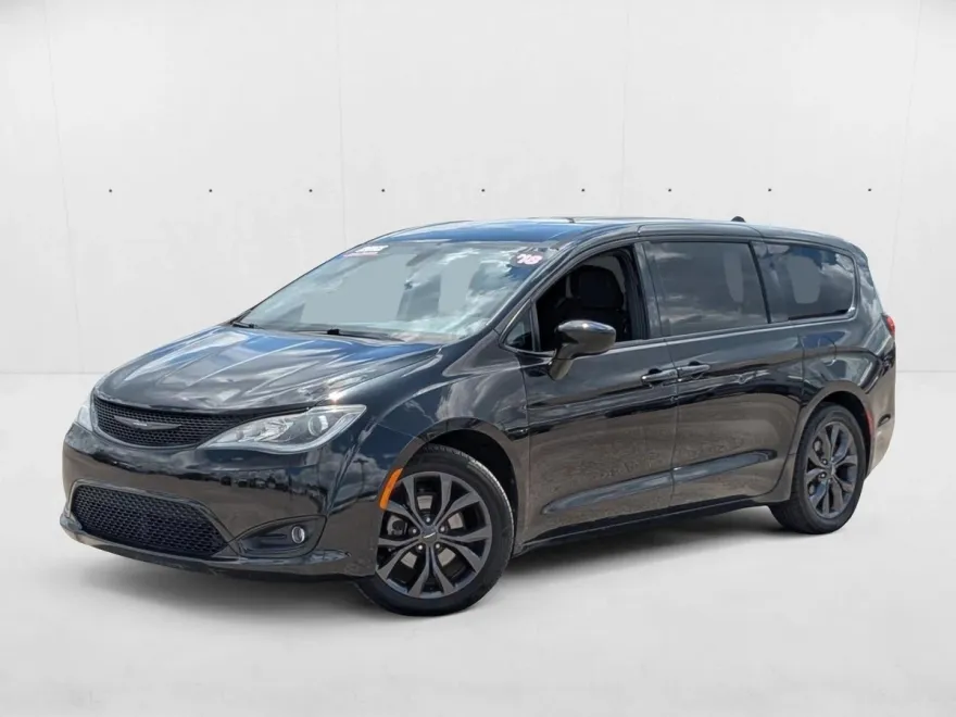 2018 Chrysler Pacifica Touring Plus photo 1