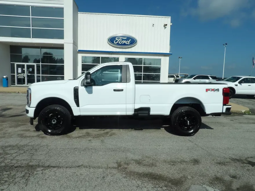 2025 Ford F-350 photo 1