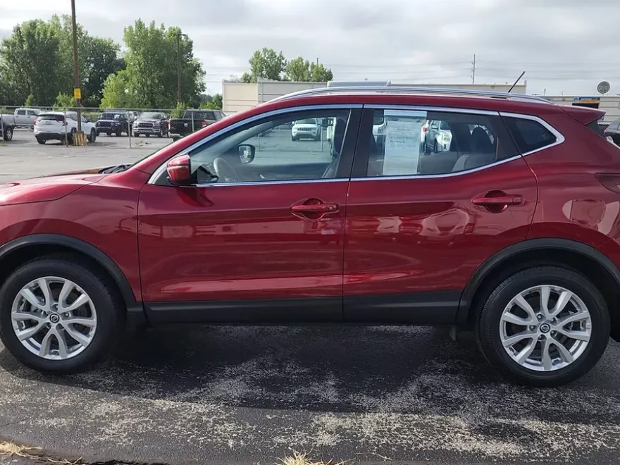 2022 Nissan Rogue Sport SV photo 1