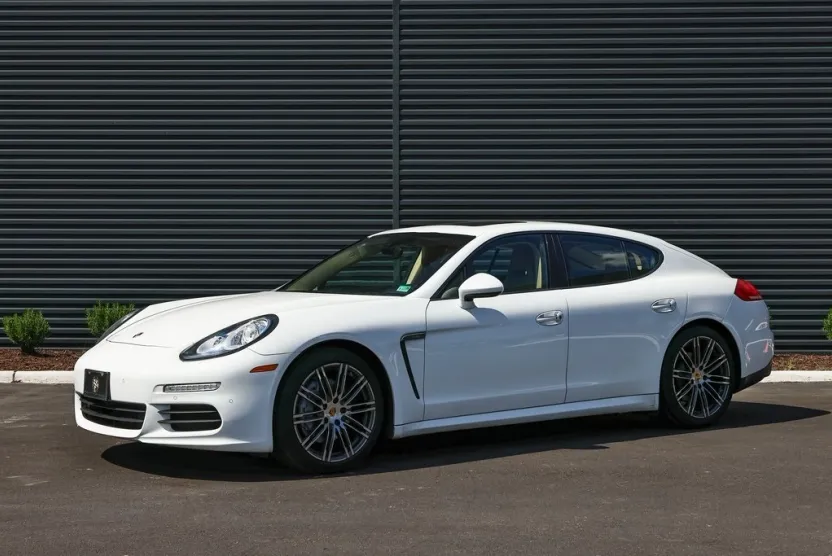 2015 Porsche Panamera Base photo 1