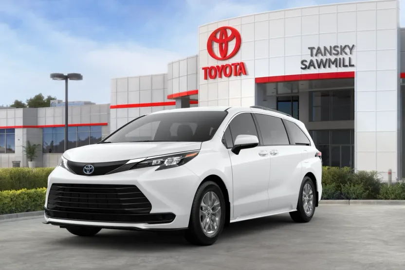 2025 Toyota Sienna LE photo 1