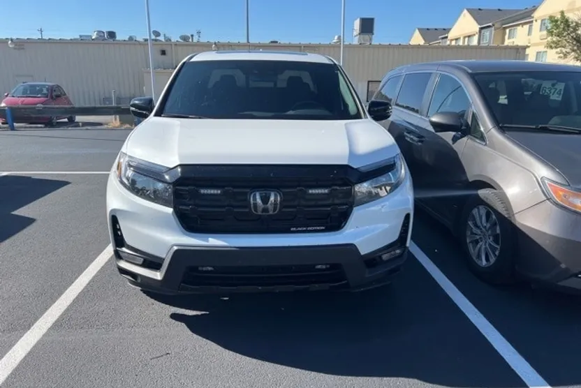 2024 Honda Ridgeline Black Edition photo 1