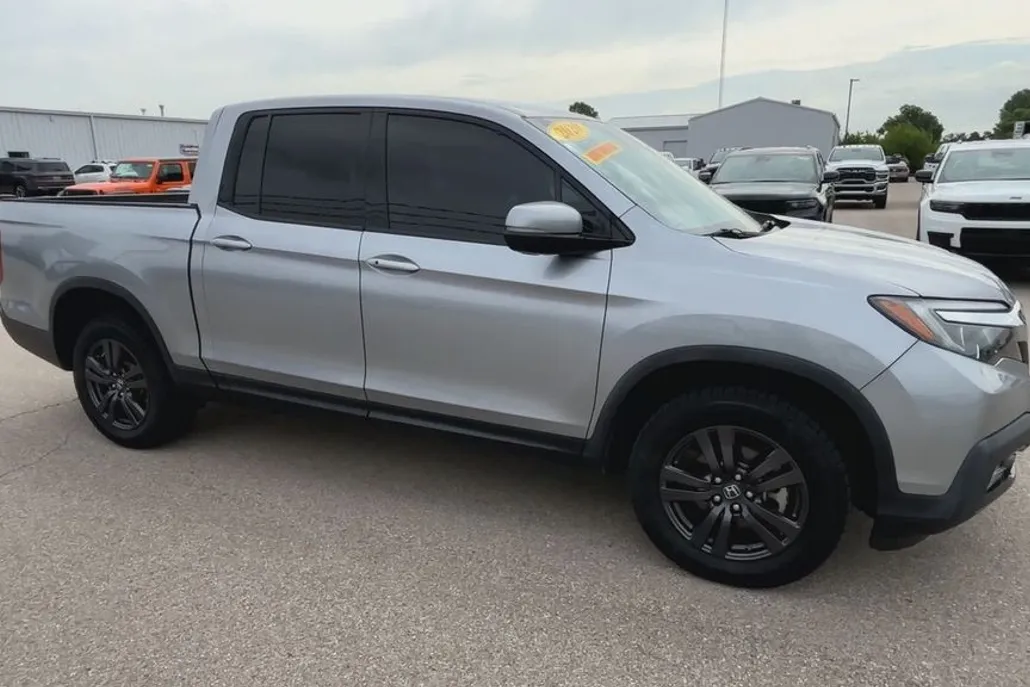2020 Honda Ridgeline Sport photo 1