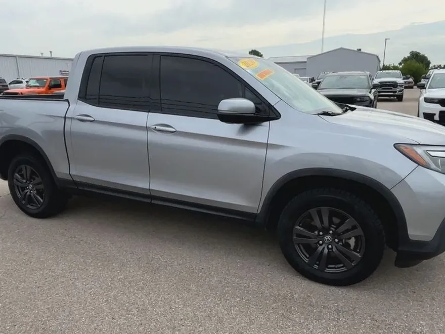 2020 Honda Ridgeline Sport photo 1