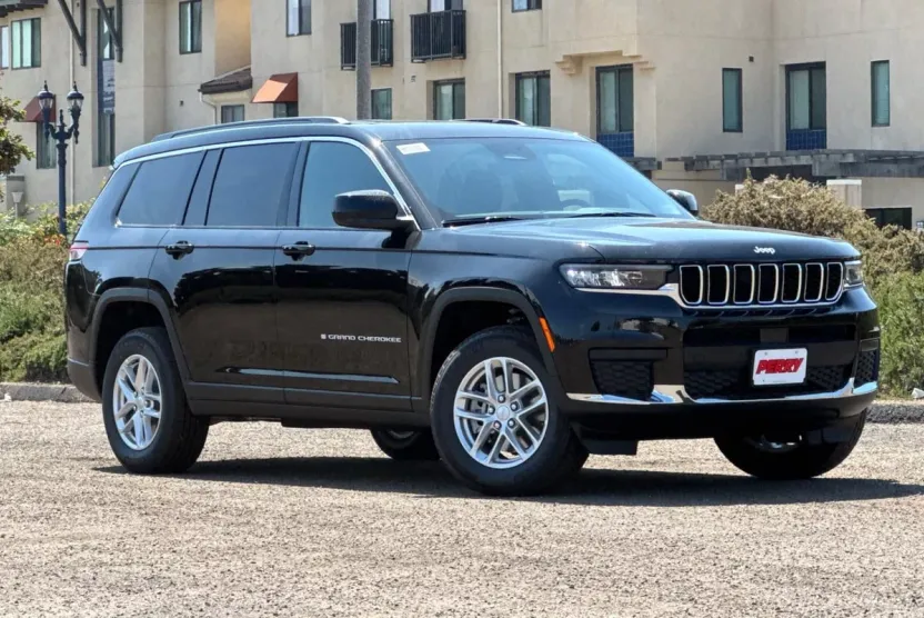 2025 Jeep Grand Cherokee Laredo photo 1