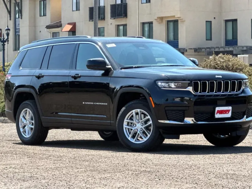 2025 Jeep Grand Cherokee Laredo photo 1