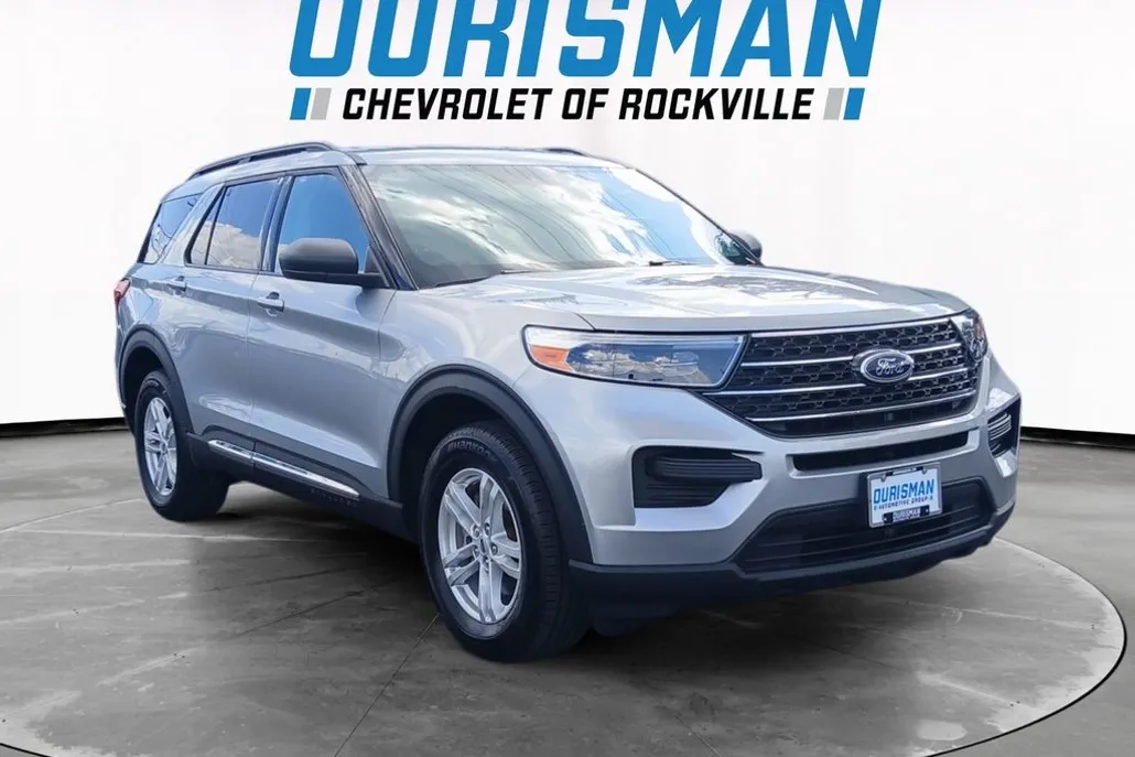 2023 Ford Explorer XLT photo 1