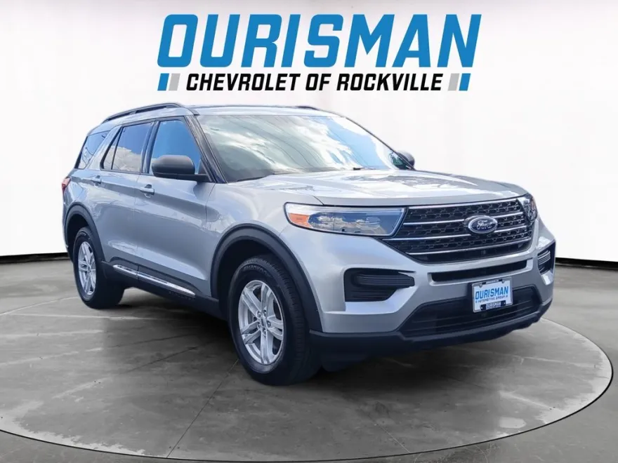 2023 Ford Explorer XLT photo 1