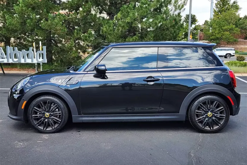 2024 Mini Cooper 2 Door Hardtop SE photo 1