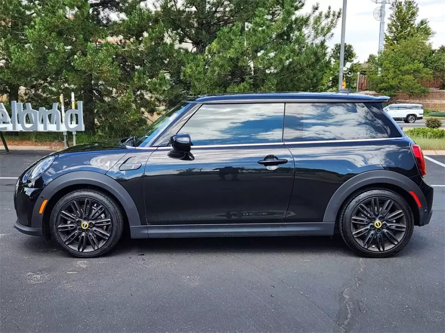 2024 Mini Cooper 2 Door Hardtop SE photo 1