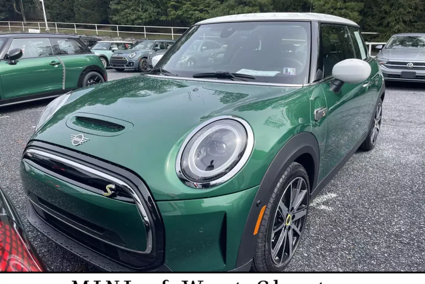 2024 Mini Cooper Hardtop SE photo 1