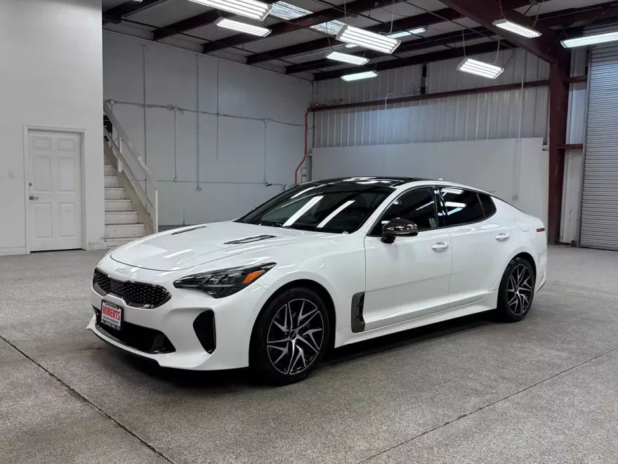 2023 Kia Stinger GT-Line photo 1