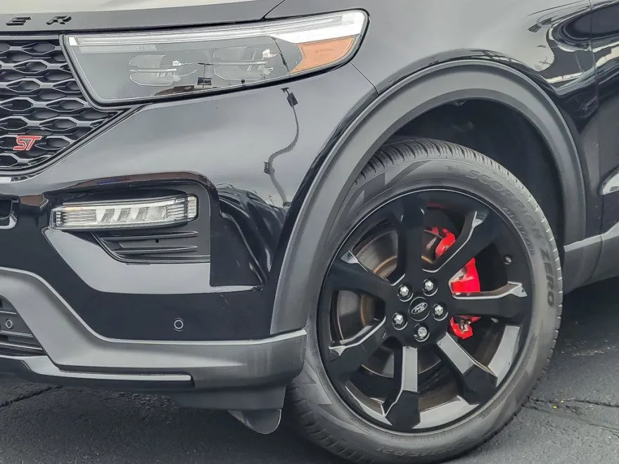 2024 Ford Explorer ST photo 1