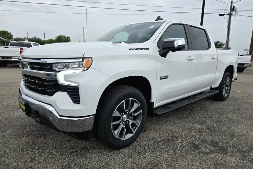 2025 Chevrolet Silverado 1500 Custom photo 1