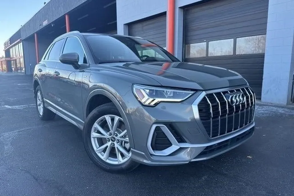 2022 Audi Q3 S line Premium Plus photo 1