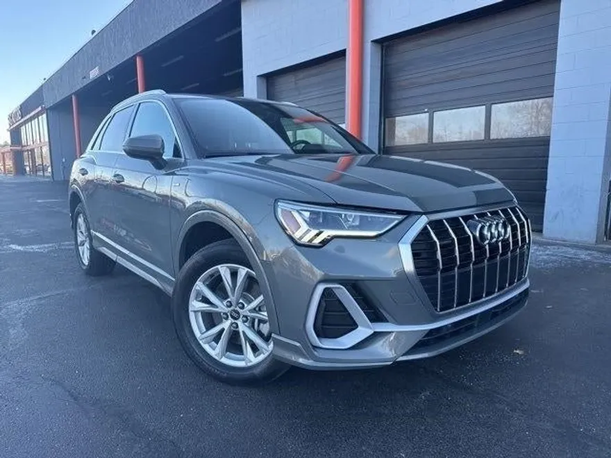 2022 Audi Q3 S line Premium Plus photo 1