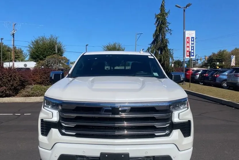 2023 Chevrolet Silverado 1500 High Country photo 1