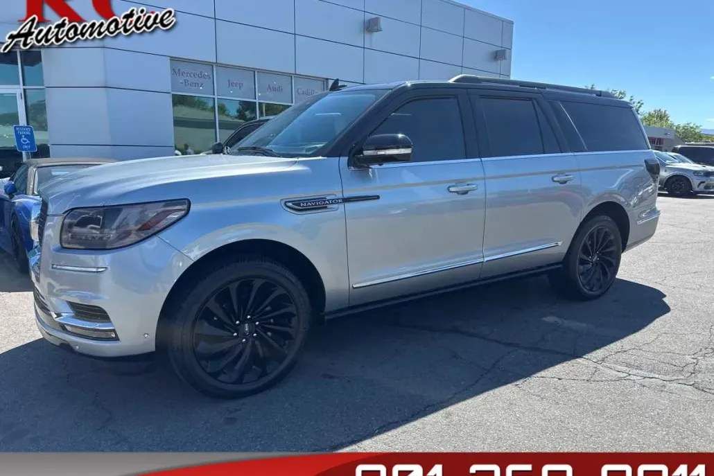 2021 Lincoln Navigator Black Label photo 1