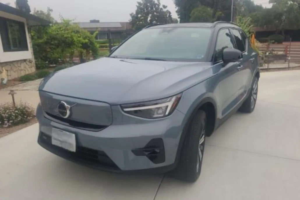 2023 Volvo XC40 Recharge Twin Plus photo 1