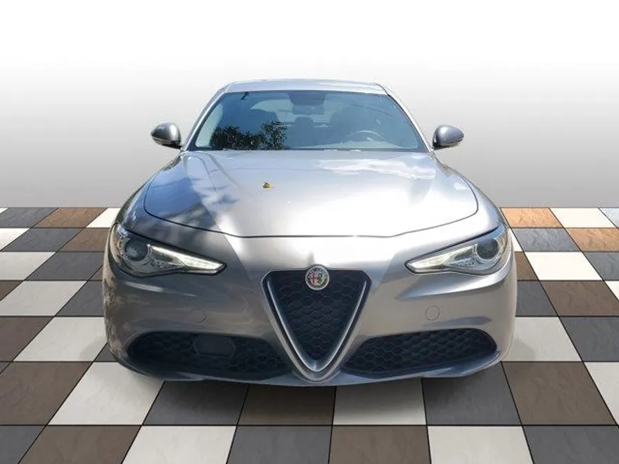 2018 Alfa Romeo Giulia Base photo 1