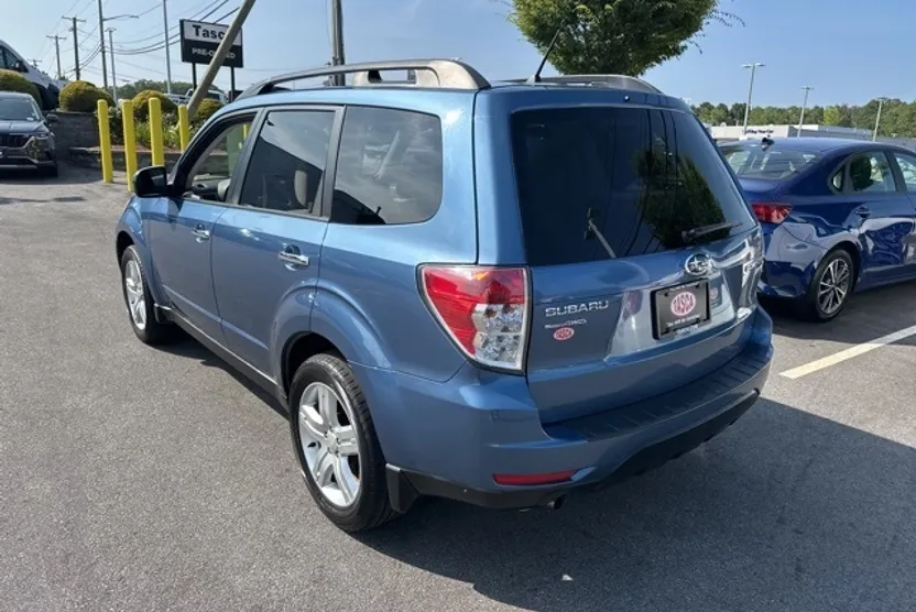 2010 Subaru Forester 2.5X Premium photo 1