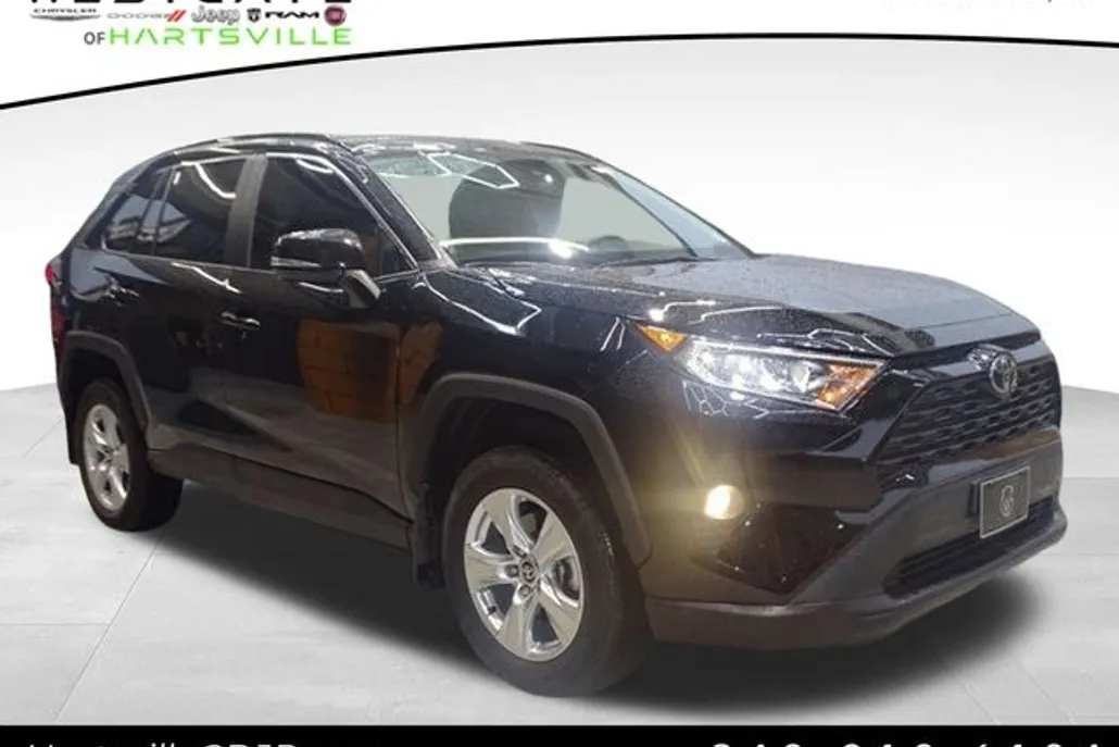 2021 Toyota RAV4 XLE photo 1