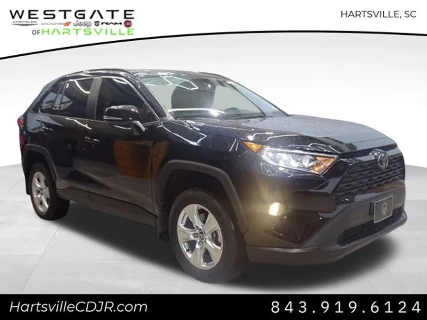 2021 Toyota RAV4 XLE photo 1
