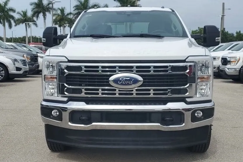 2024 Ford F-350 XLT photo 1