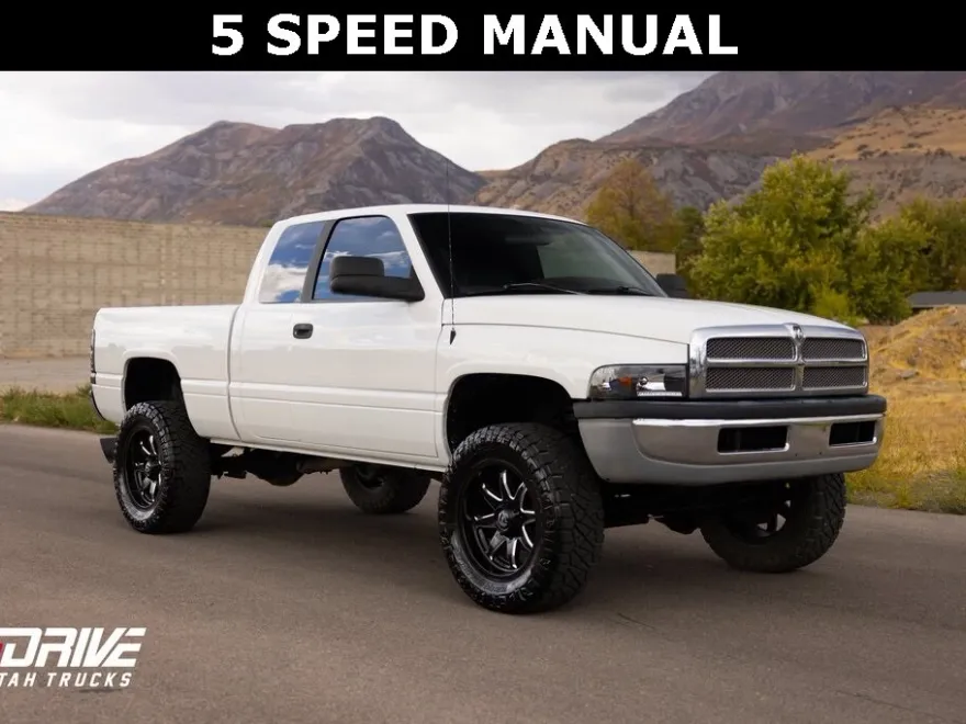 2000 Dodge Ram ST photo 1