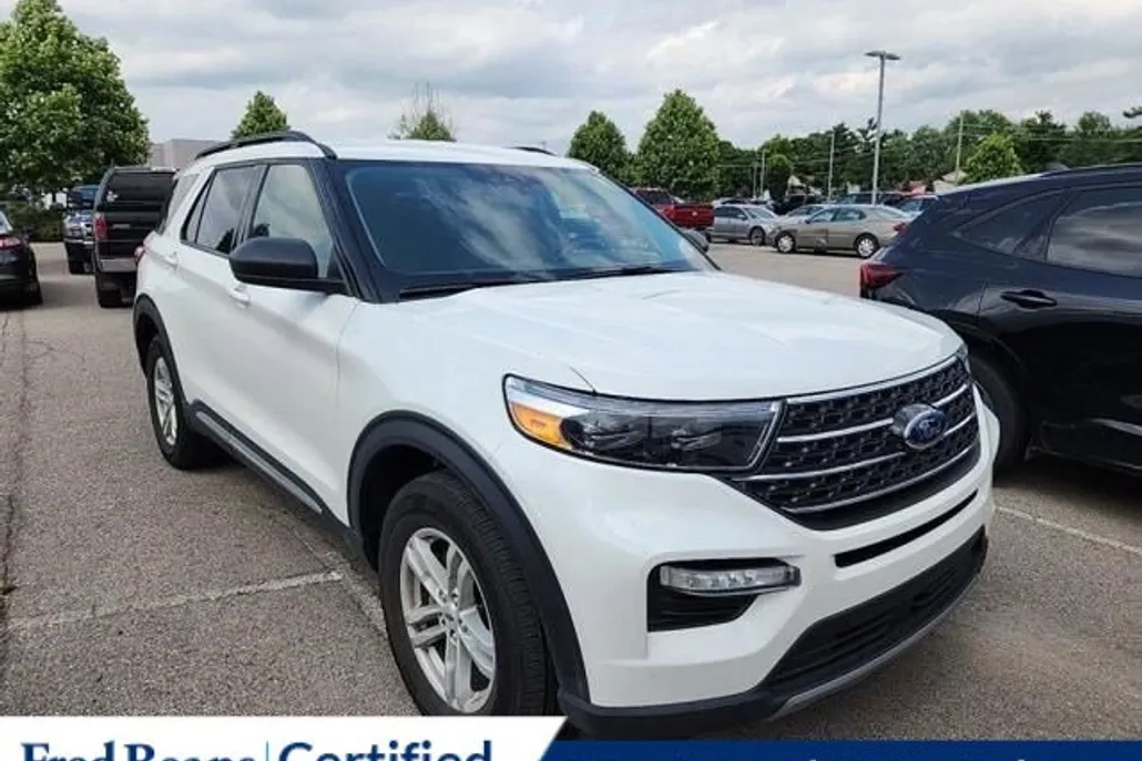 2023 Ford Explorer XLT photo 1
