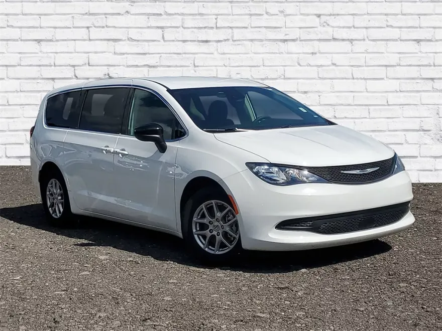 2024 Chrysler Voyager LX photo 1
