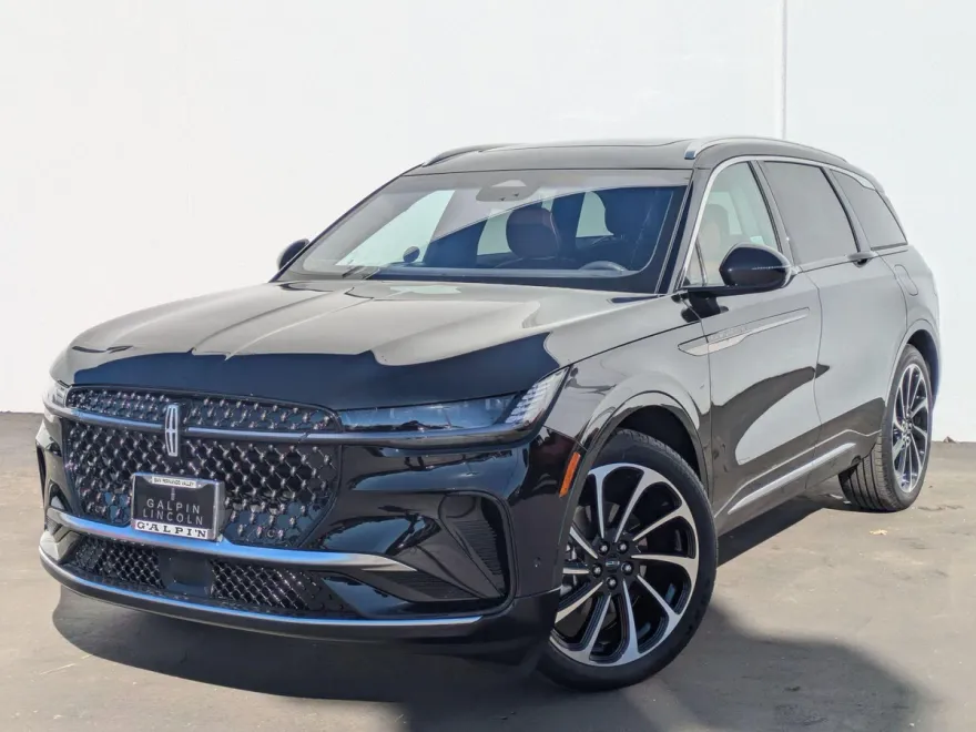 2024 Lincoln Nautilus Black Label photo 1