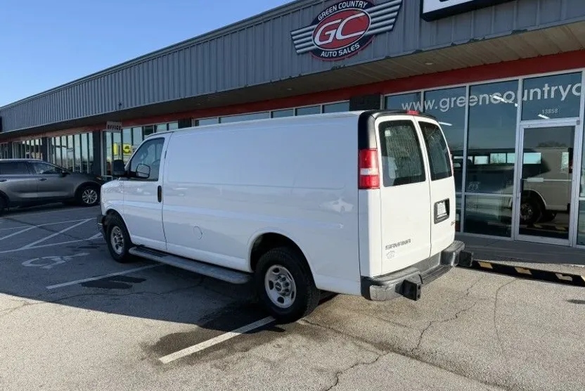 2017 Gmc Savana 2500 Cargo photo 1