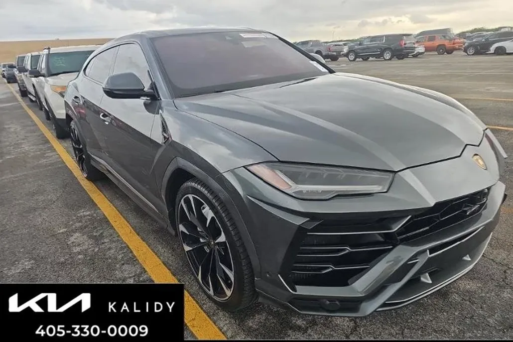 2020 Lamborghini Urus photo 1