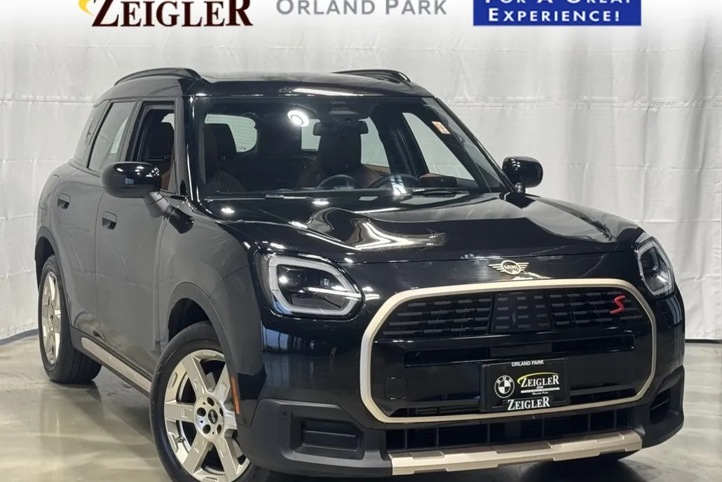 2025 Mini Cooper ALL4 Signature photo 1